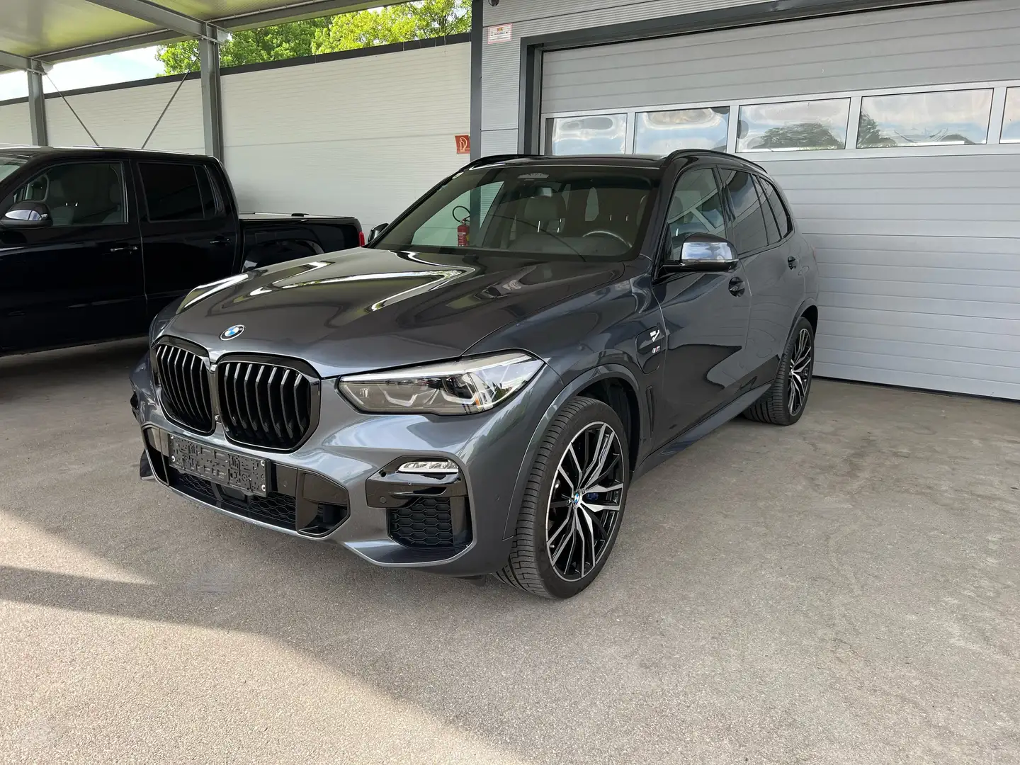 BMW X5 xDrive45e Aut. M-SPORTPAKET/NAVI/LED/PARKTR.PLUS Grau - 2