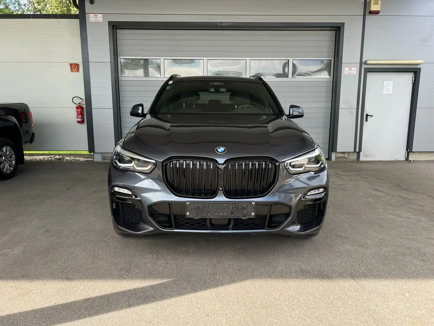 BMW X5 xDrive45e Aut. M-SPORTPAKET/NAVI/LED/PARKTR.PLUS Grau - 1