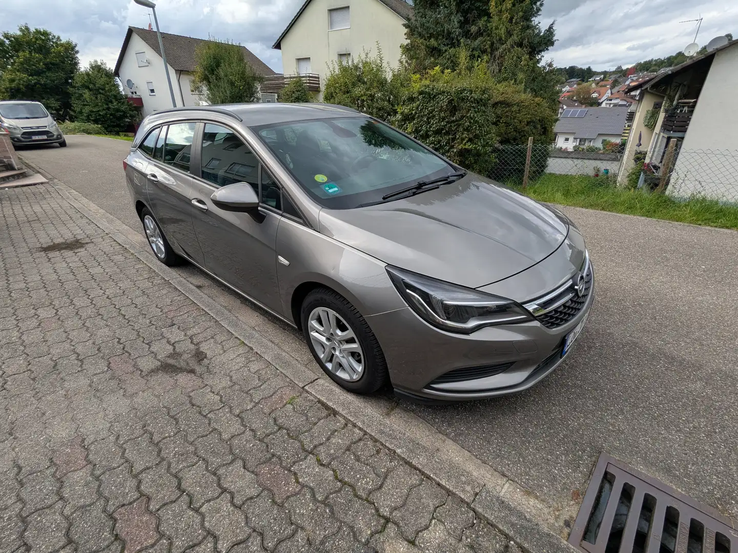 Opel Astra 1.6 D (CDTI) Sports Tourer Business Grau - 1