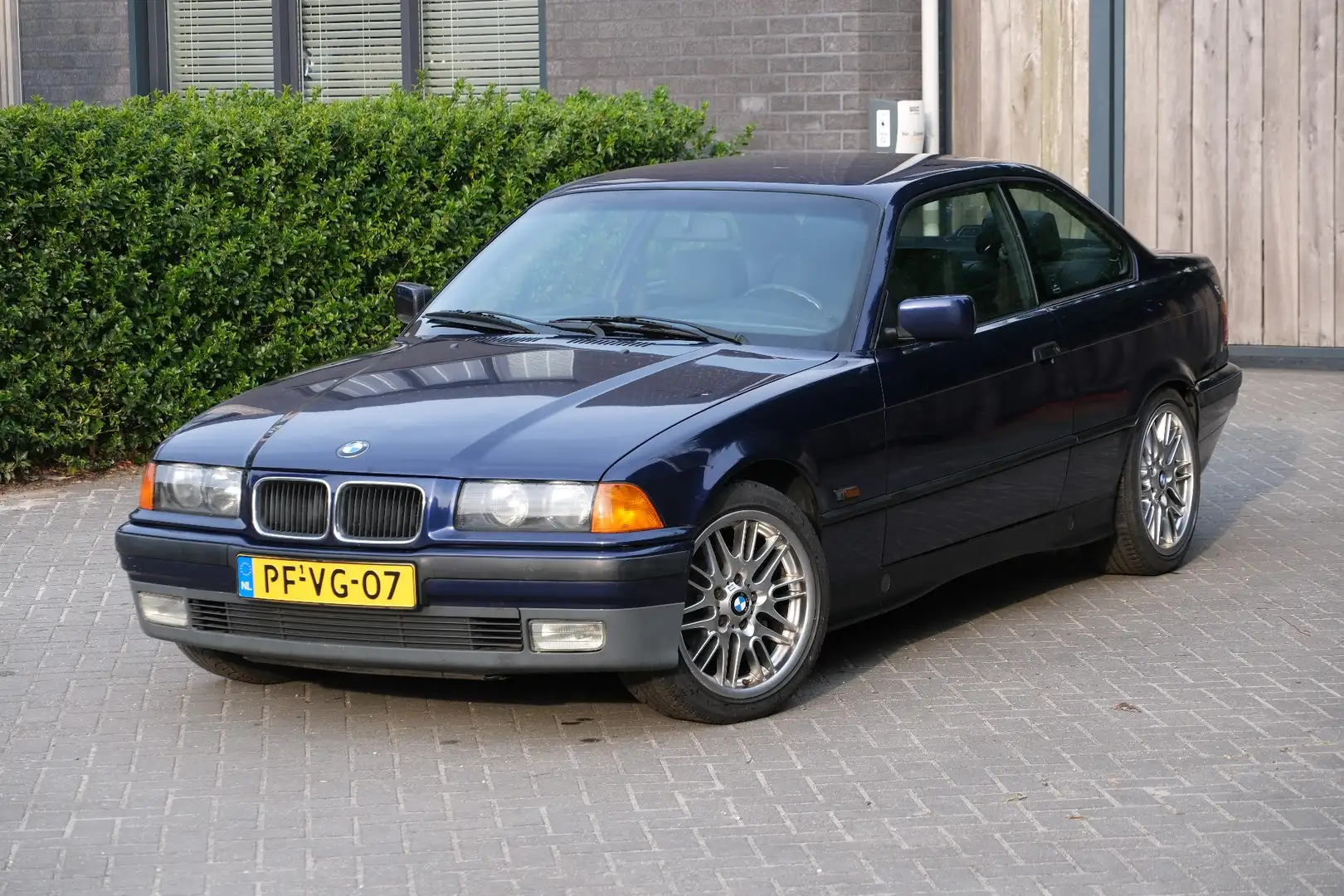 BMW 318 318is - 2