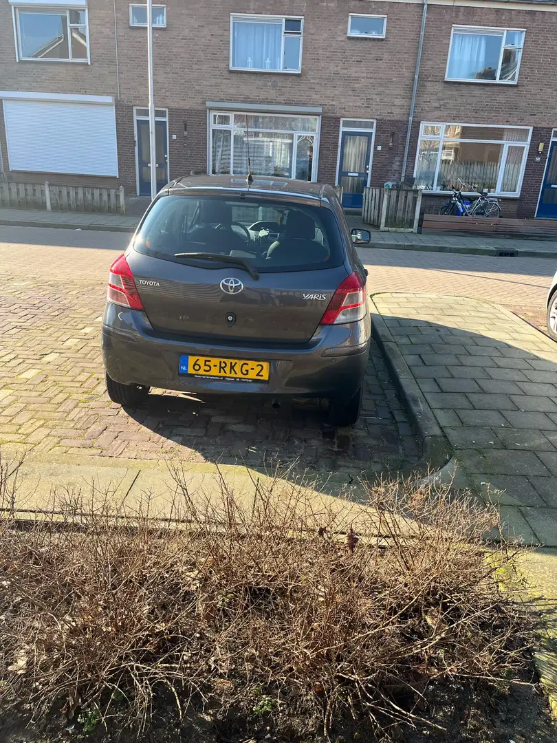 Toyota Yaris 1.3 VVTi Comfort Grijs - 2