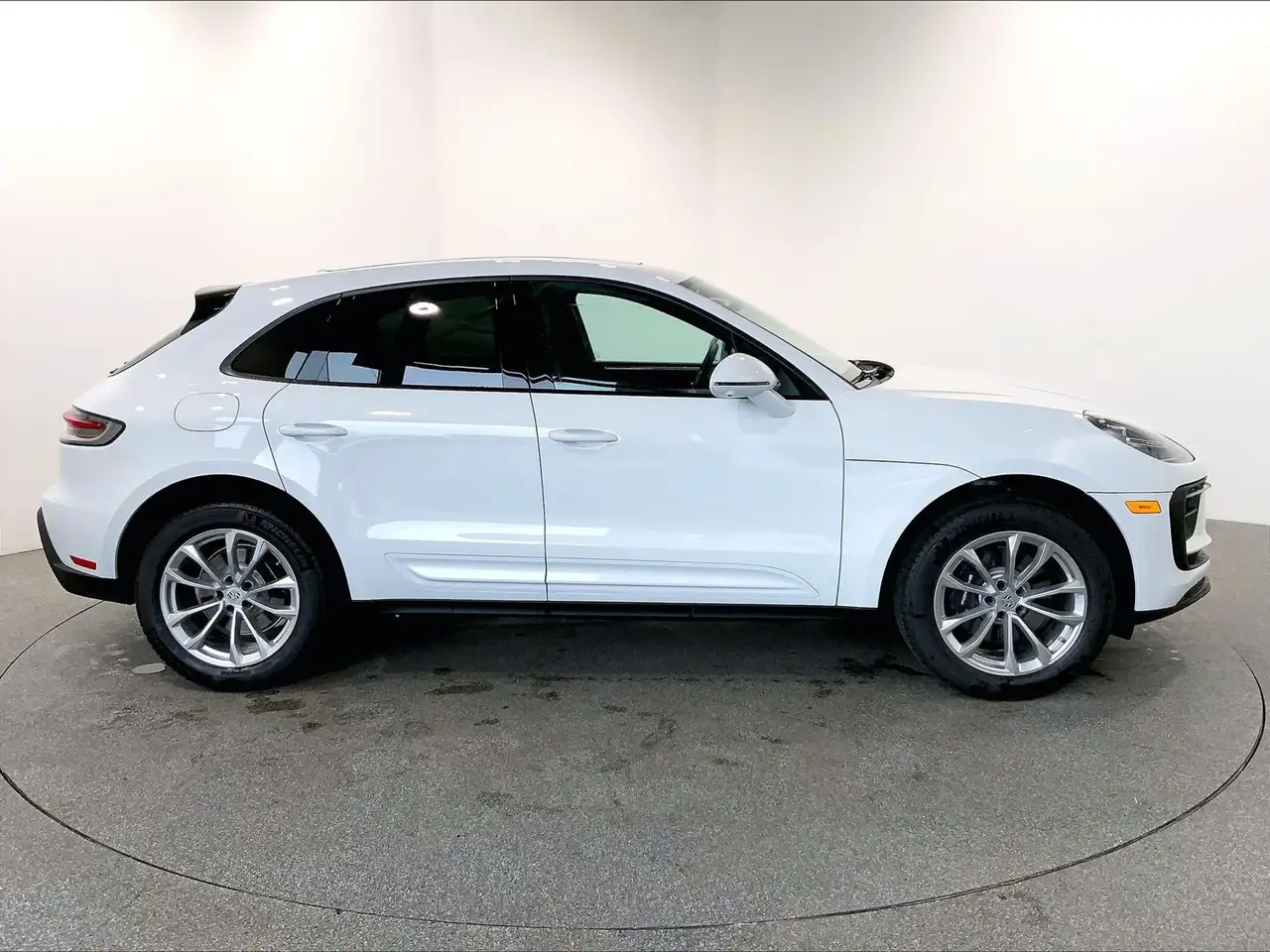 Porsche Macan photo Porsche Macan