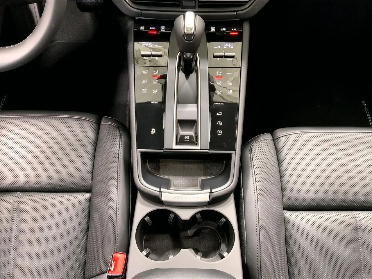 Porsche Macan photo Porsche Macan