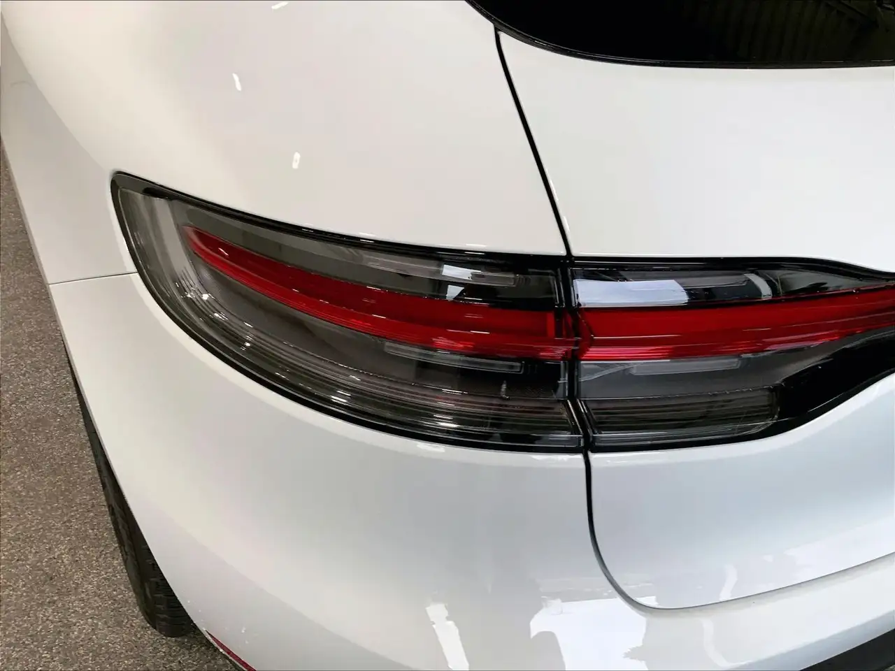 Porsche Macan photo Porsche Macan