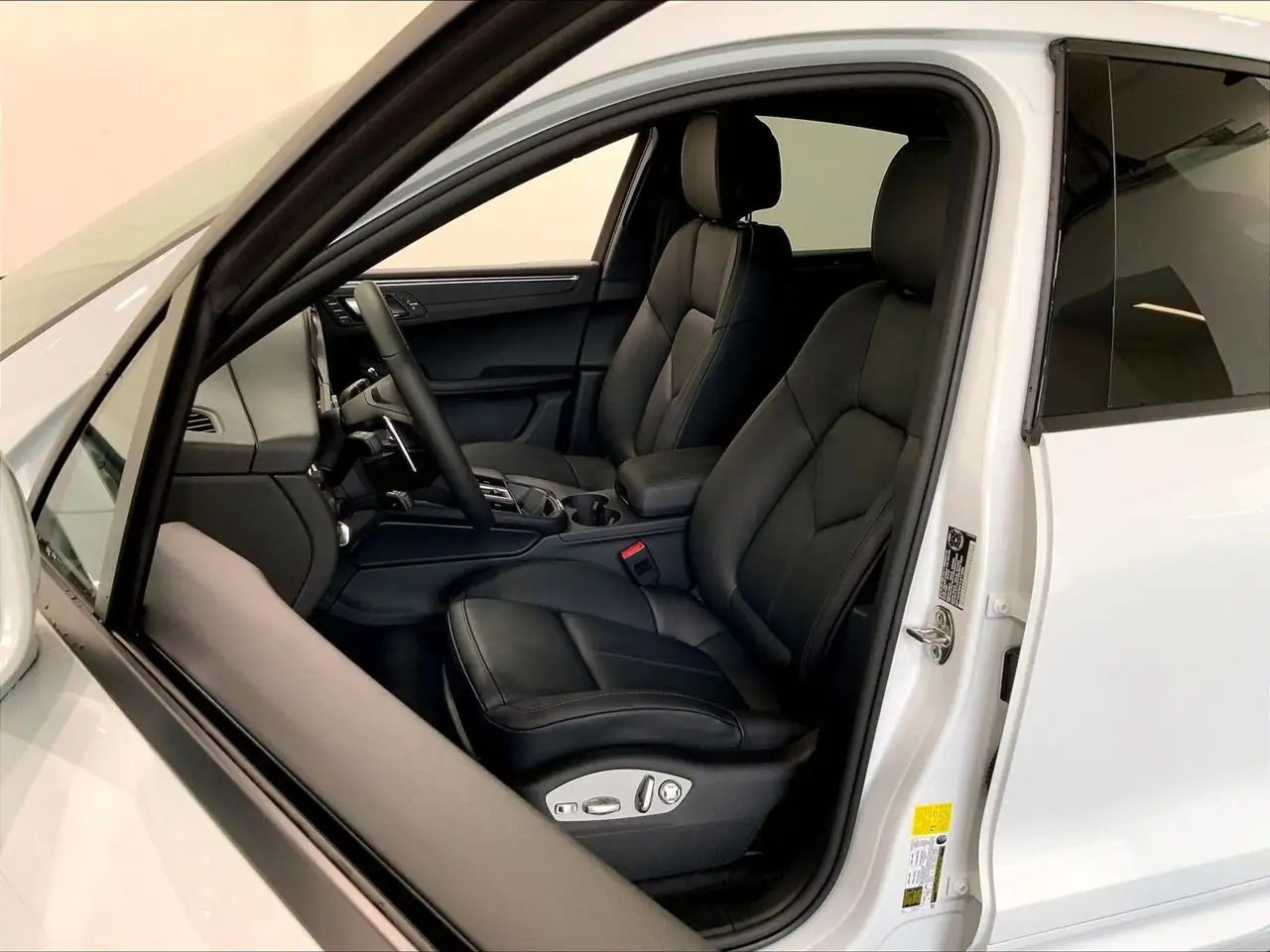 Porsche Macan photo Porsche Macan