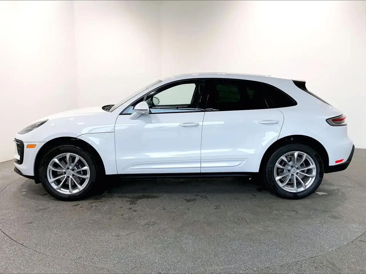 Porsche Macan photo Porsche Macan