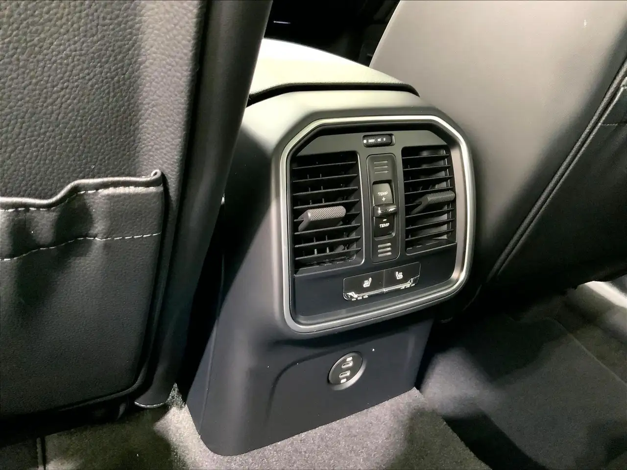 Porsche Macan photo Porsche Macan