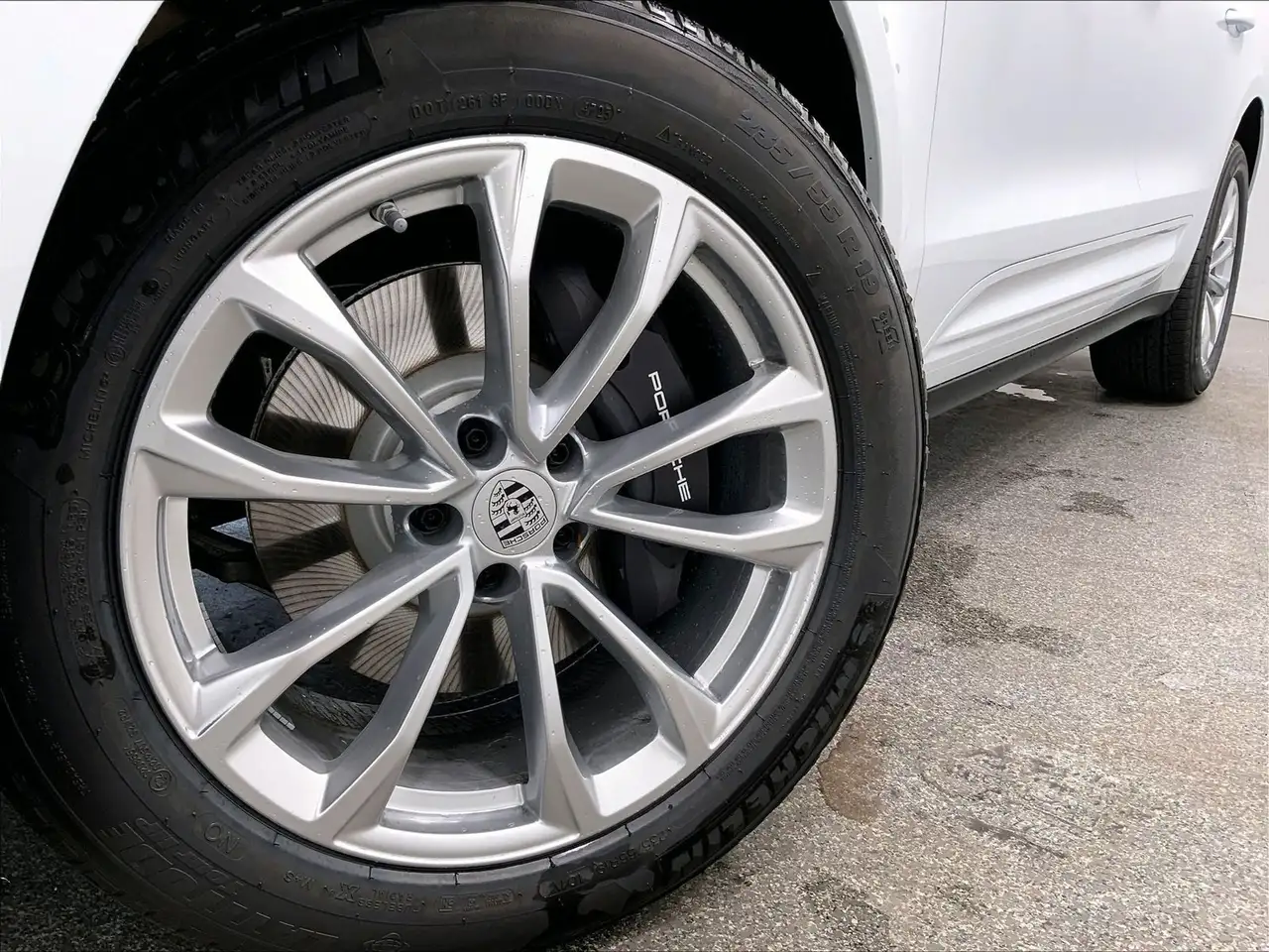 Porsche Macan photo Porsche Macan