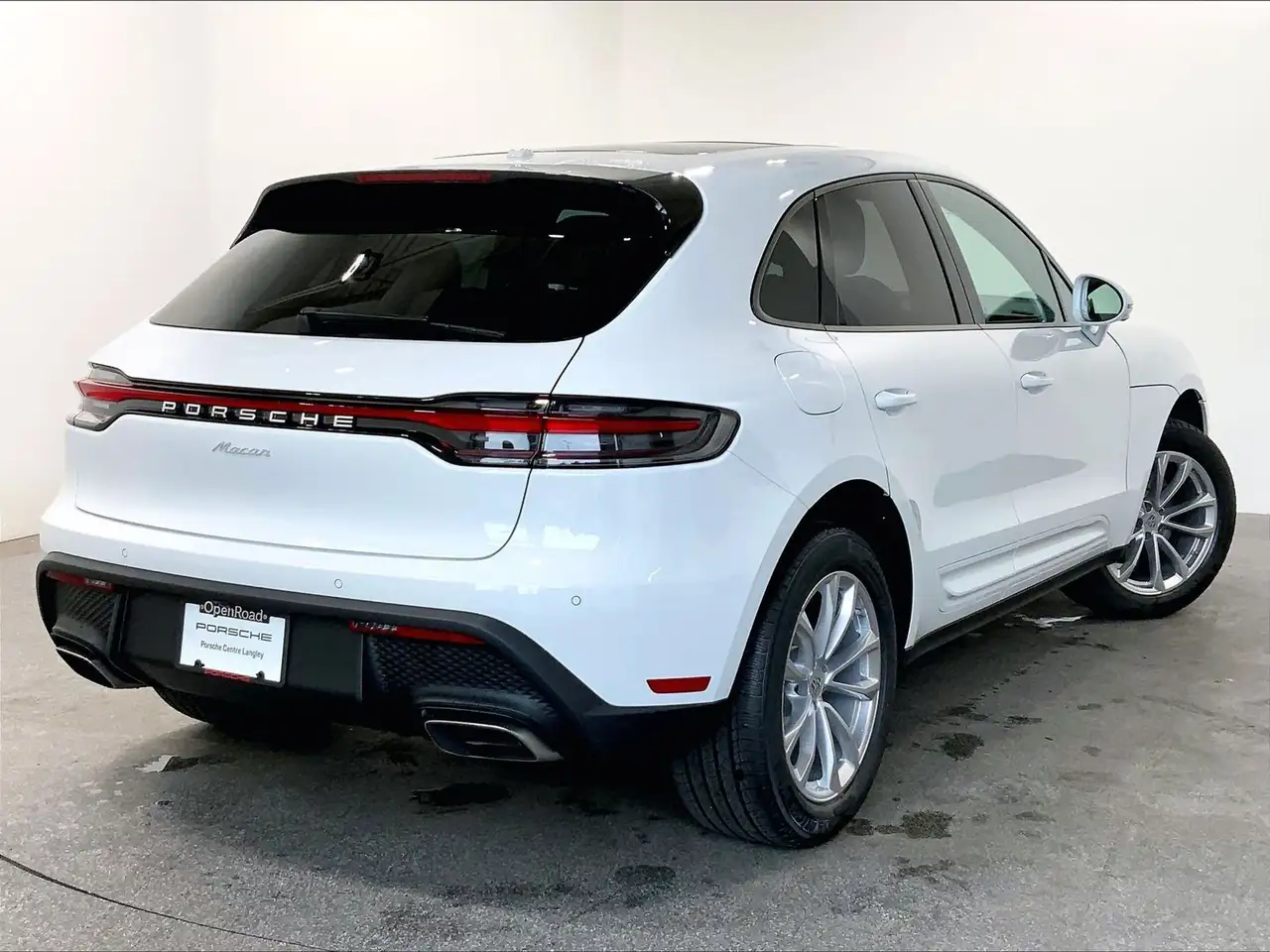 Porsche Macan photo Porsche Macan