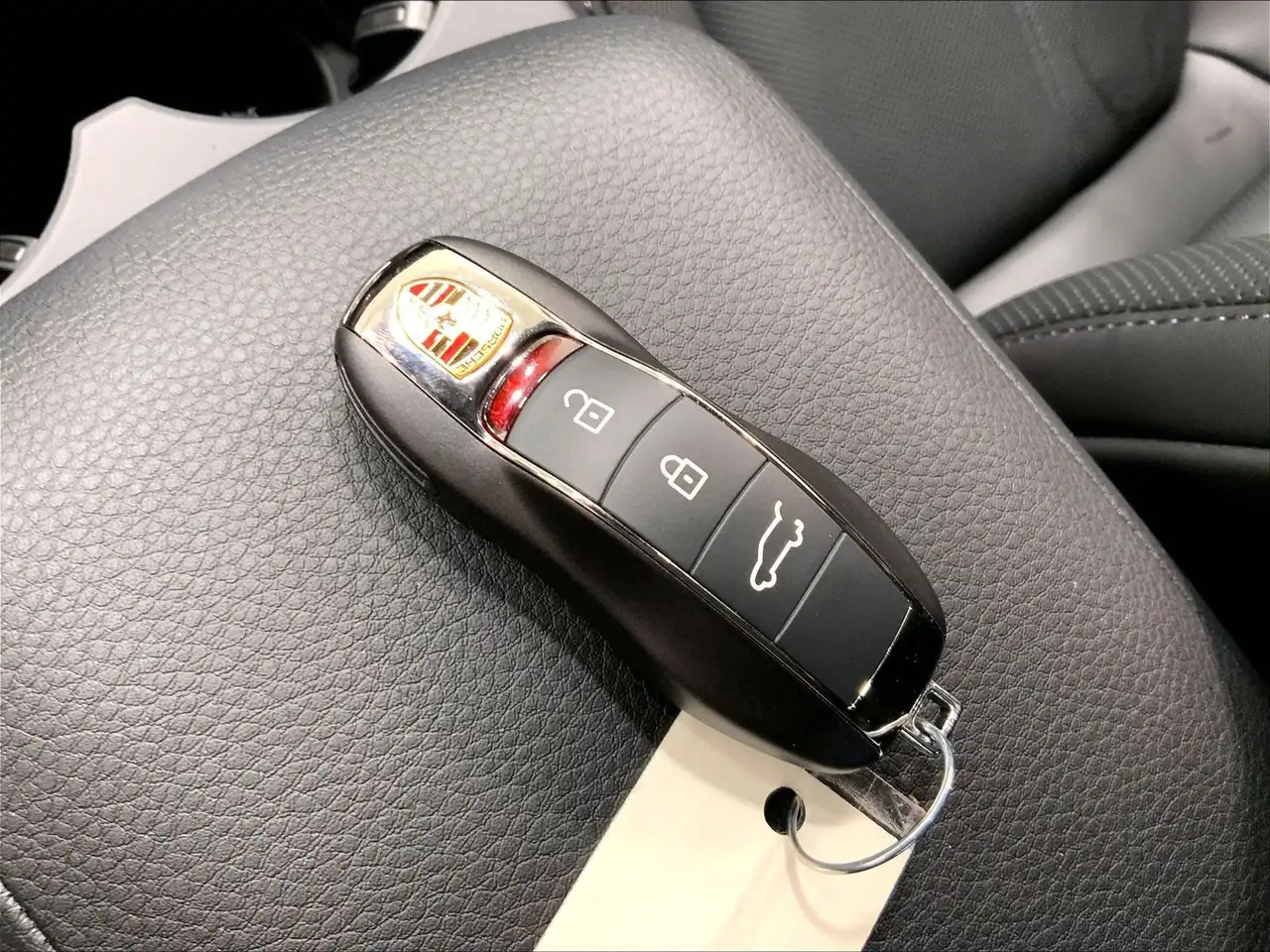 Porsche Macan photo Porsche Macan