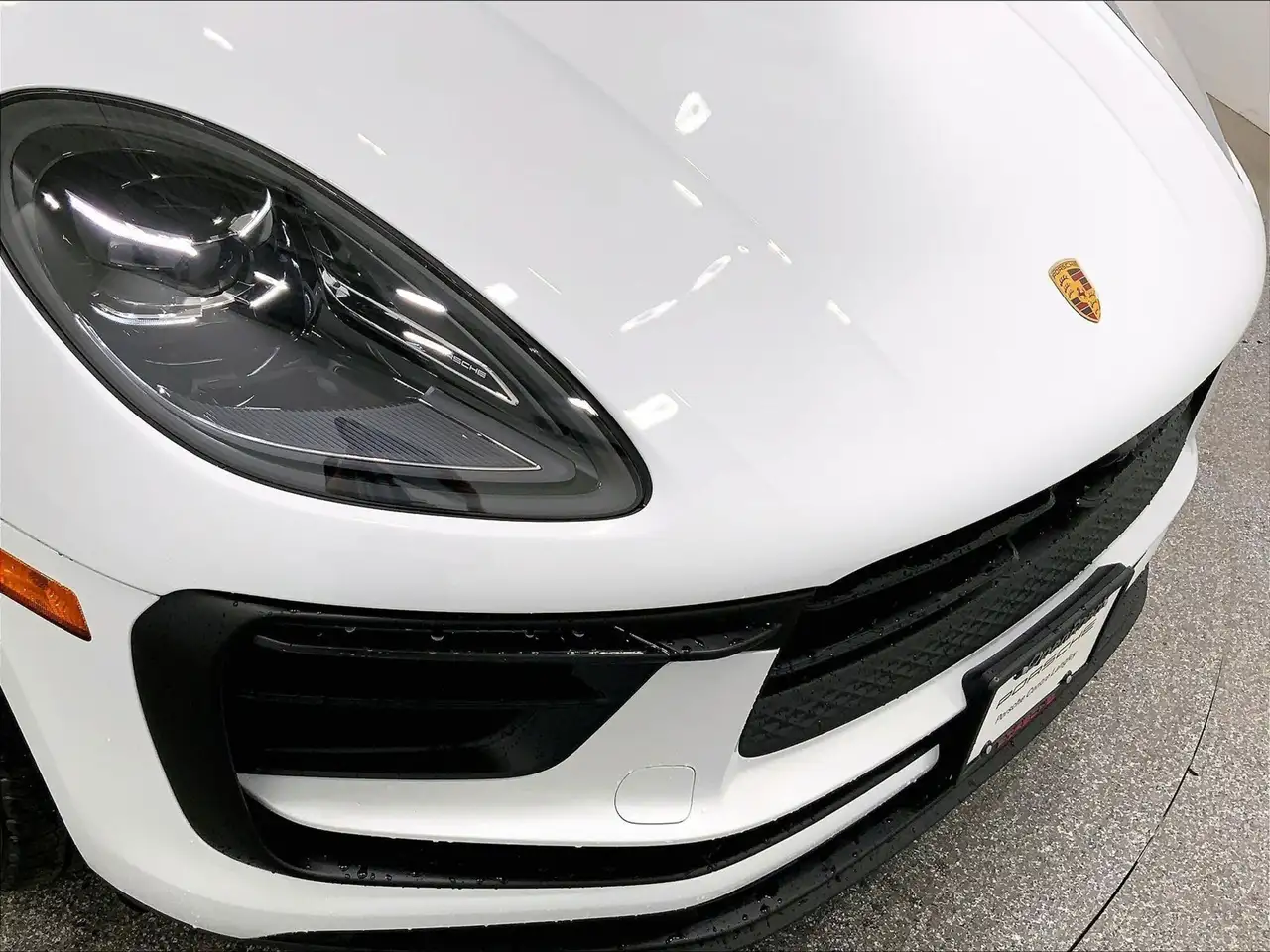Porsche Macan photo Porsche Macan
