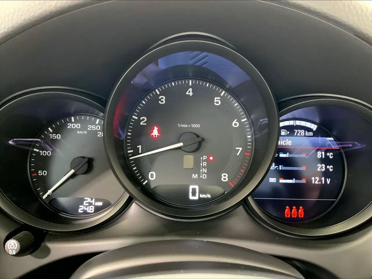 Porsche Macan photo Porsche Macan