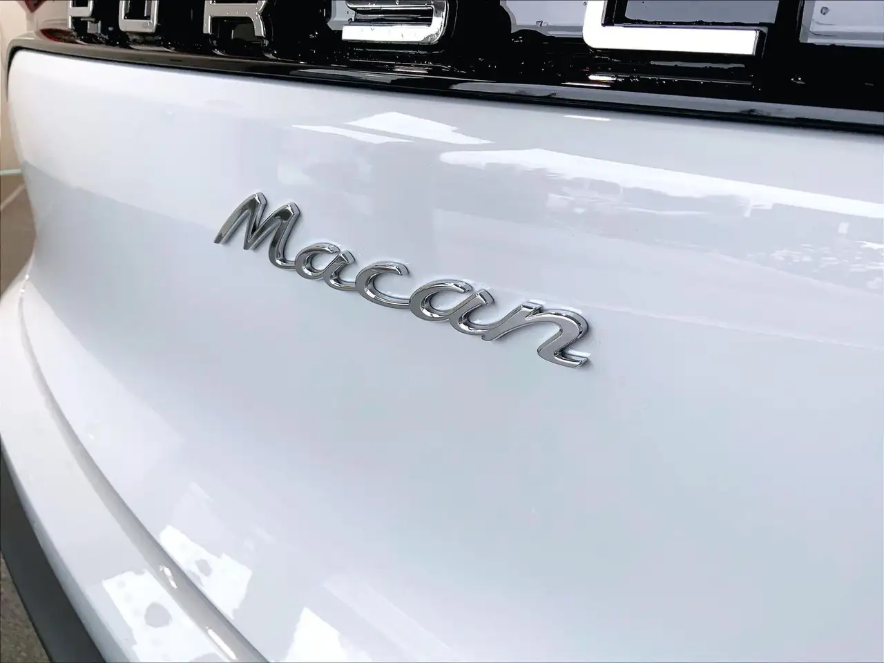 Porsche Macan photo Porsche Macan