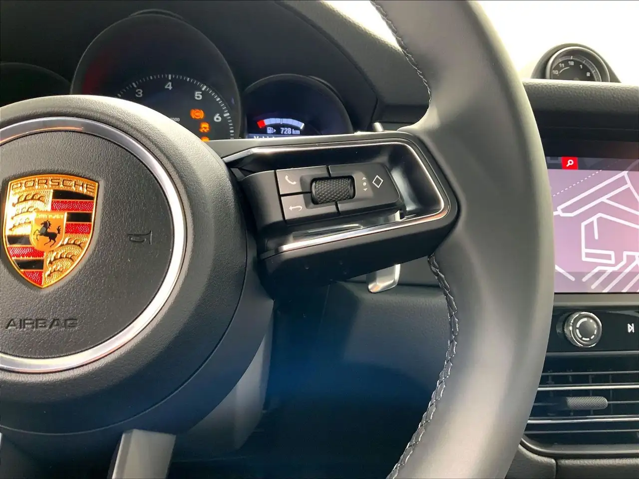 Porsche Macan photo Porsche Macan