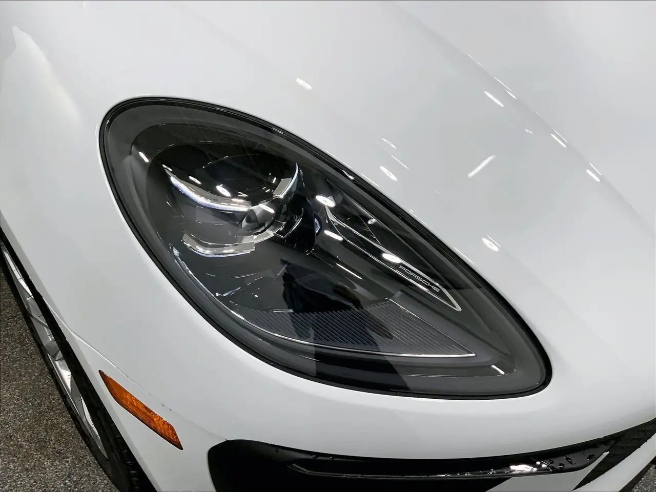 Porsche Macan photo Porsche Macan