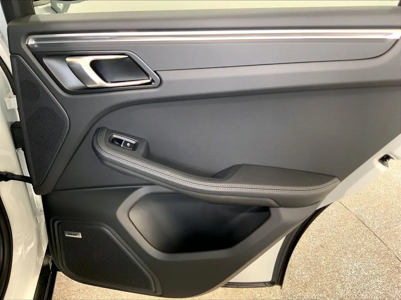 Porsche Macan photo Porsche Macan