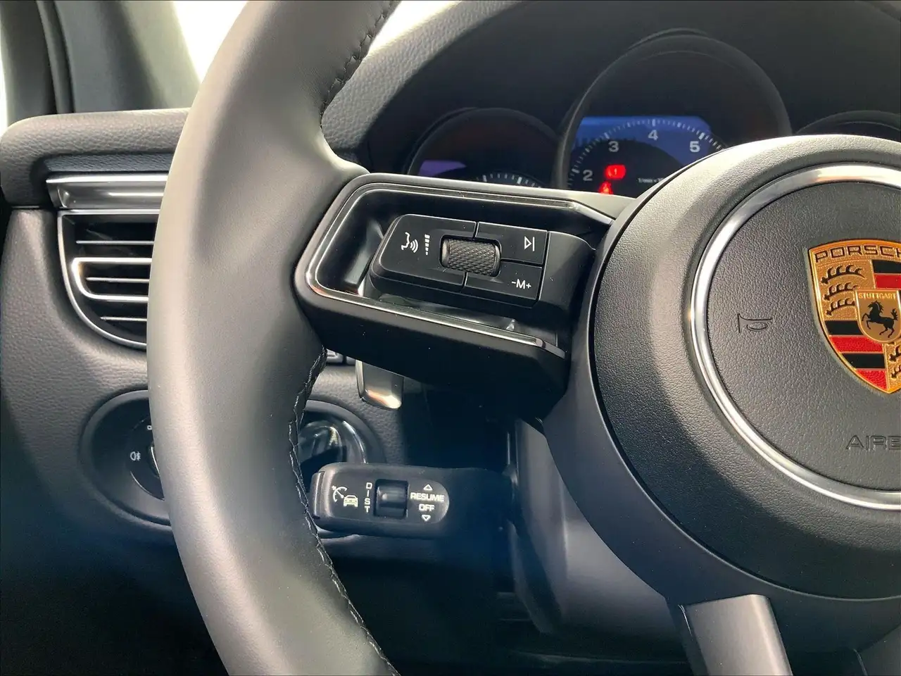 Porsche Macan photo Porsche Macan