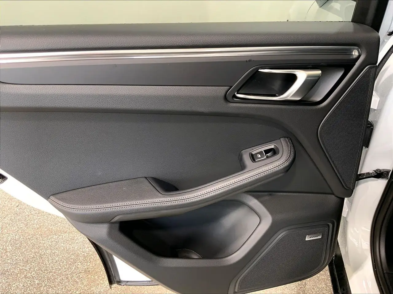 Porsche Macan photo Porsche Macan