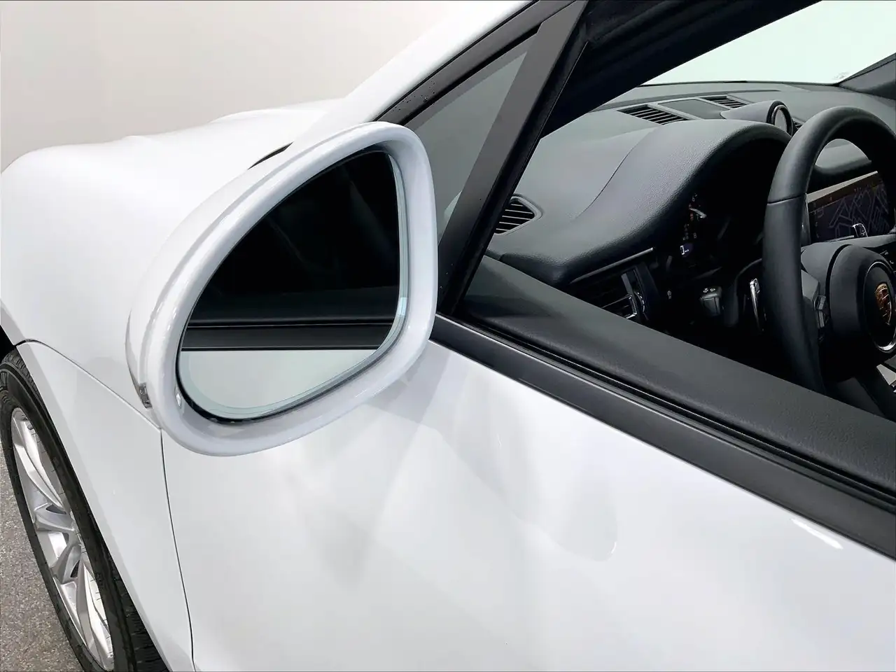 Porsche Macan photo Porsche Macan