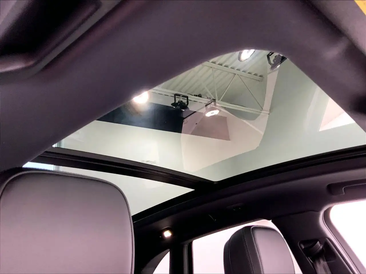 Porsche Macan photo Porsche Macan