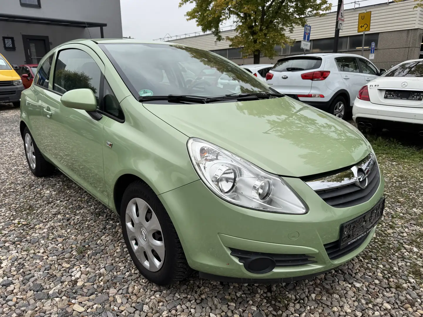 Opel Corsa Edition Klima Radio Scheckheft wenig Km 30tkm Vert - 1