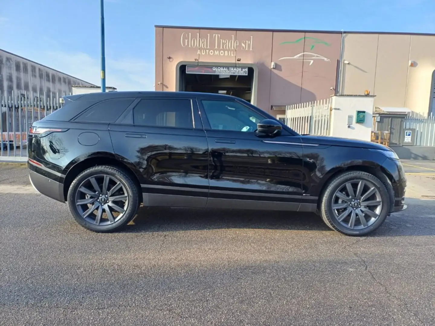 Land Rover Range Rover Velar 2.0D I4 240 CV R-Dynamic HSE Noir - 2