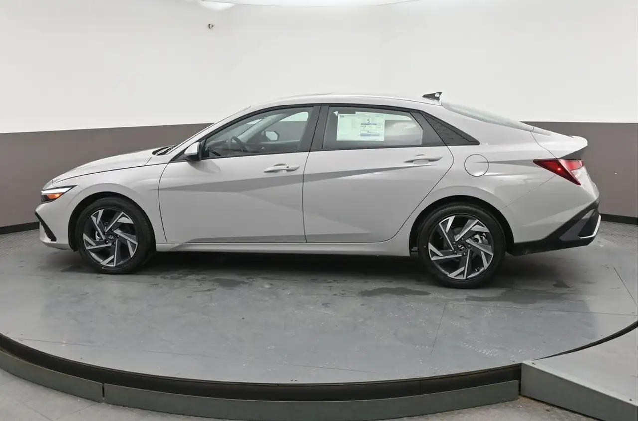 Hyundai ELANTRA снимка Hyundai ELANTRA