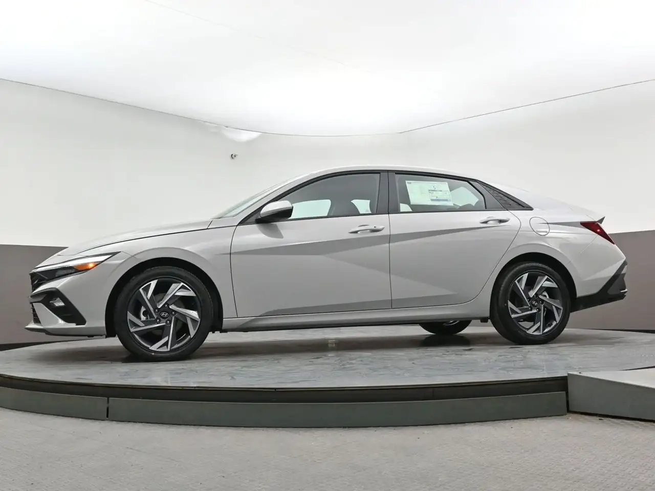 Hyundai ELANTRA снимка Hyundai ELANTRA
