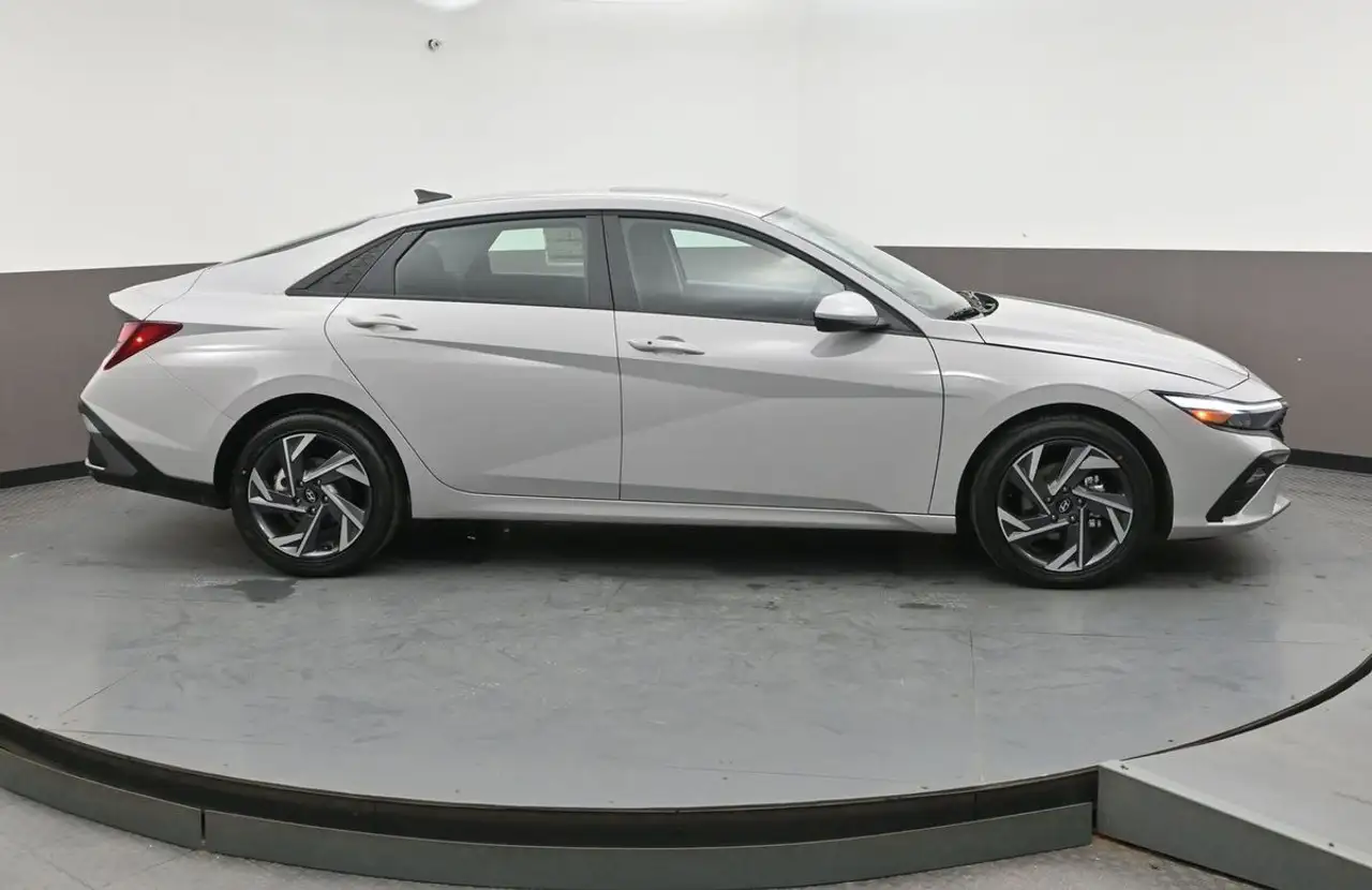 Hyundai ELANTRA снимка Hyundai ELANTRA