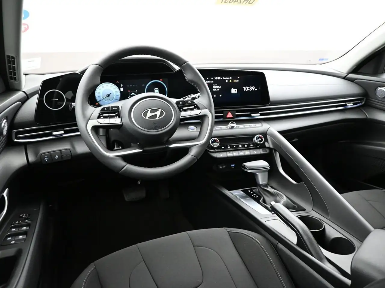 Hyundai ELANTRA снимка Hyundai ELANTRA