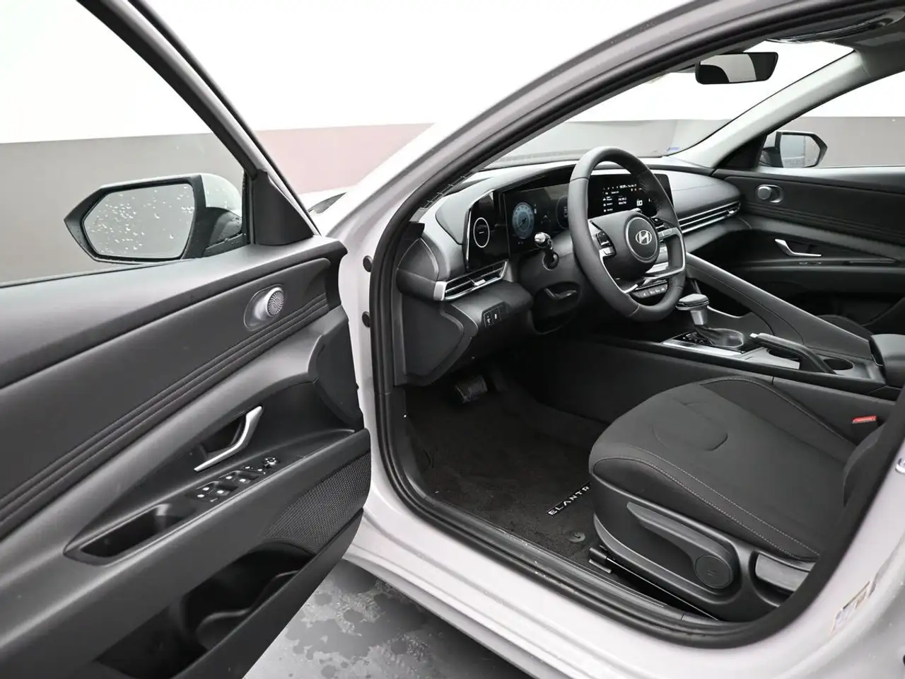 Hyundai ELANTRA снимка Hyundai ELANTRA
