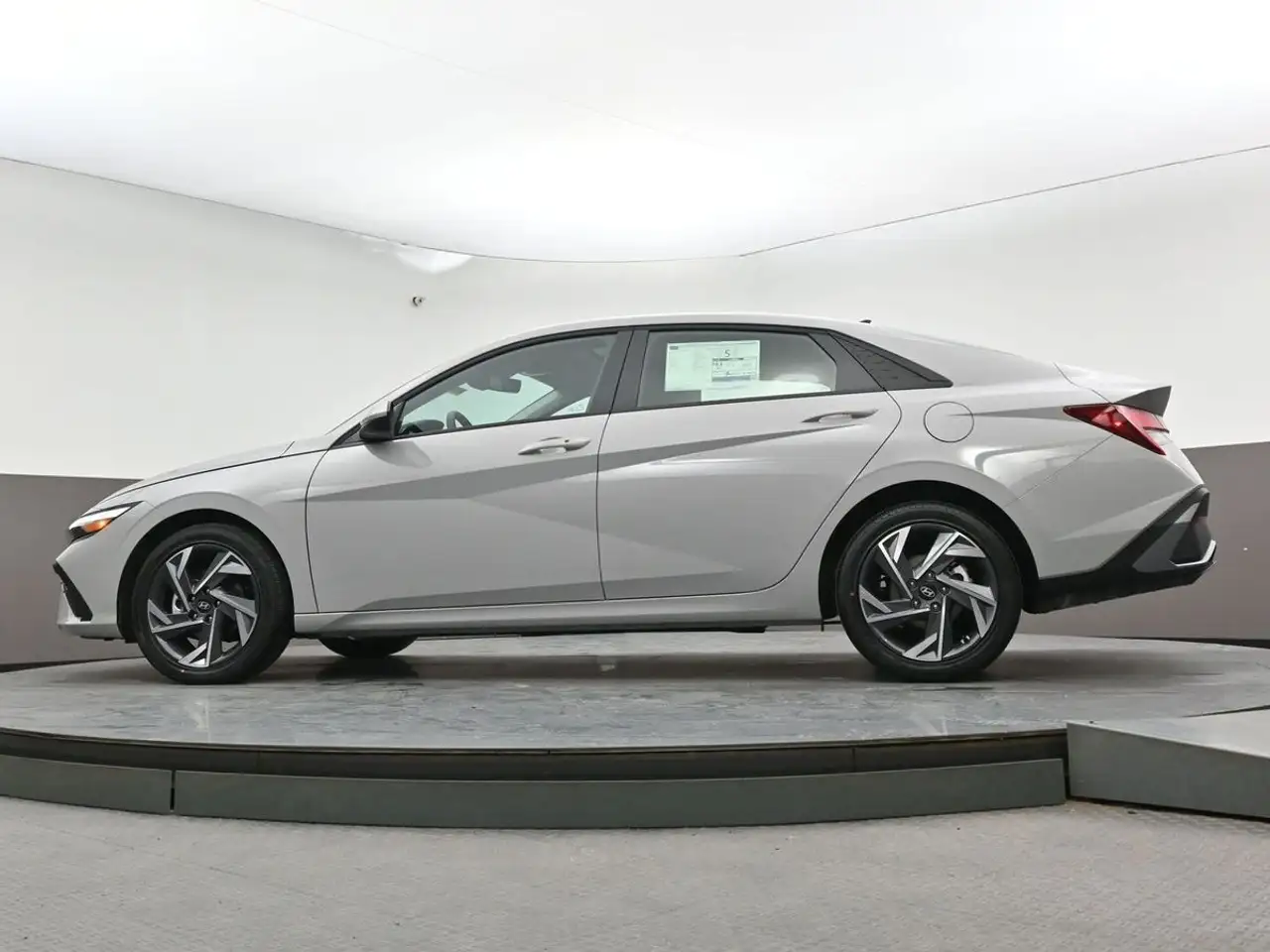 Hyundai ELANTRA снимка Hyundai ELANTRA