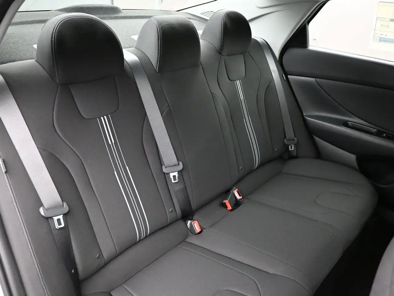 Hyundai ELANTRA снимка Hyundai ELANTRA