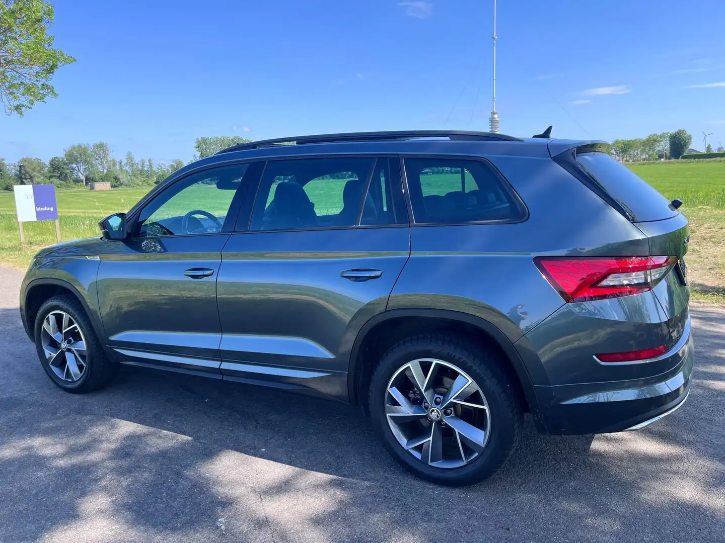 Skoda Kodiaq 1.5 TSI Sportline Business, pano, camera, 1e eig. Gris - 2