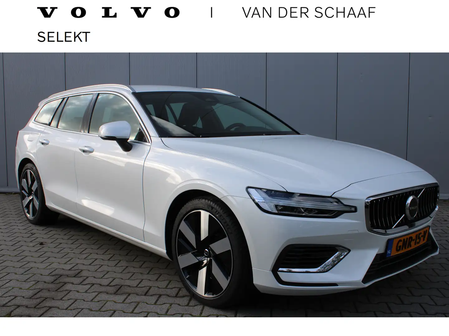 Volvo V60 T6 Recharge AWD Essential Edition |Adaptieve Cruis Wit - 1