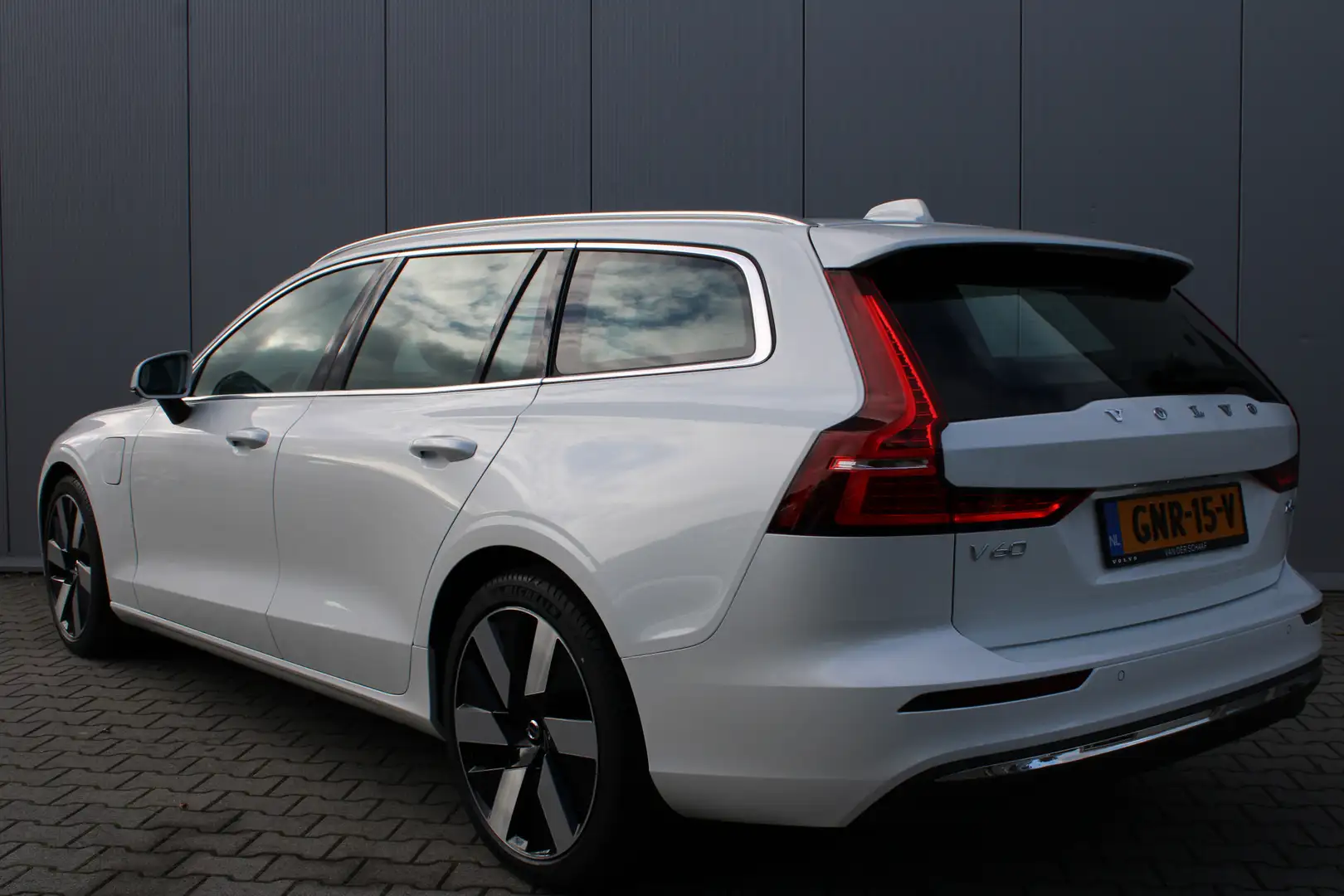 Volvo V60 T6 Recharge AWD Essential Edition |Adaptieve Cruis Wit - 2