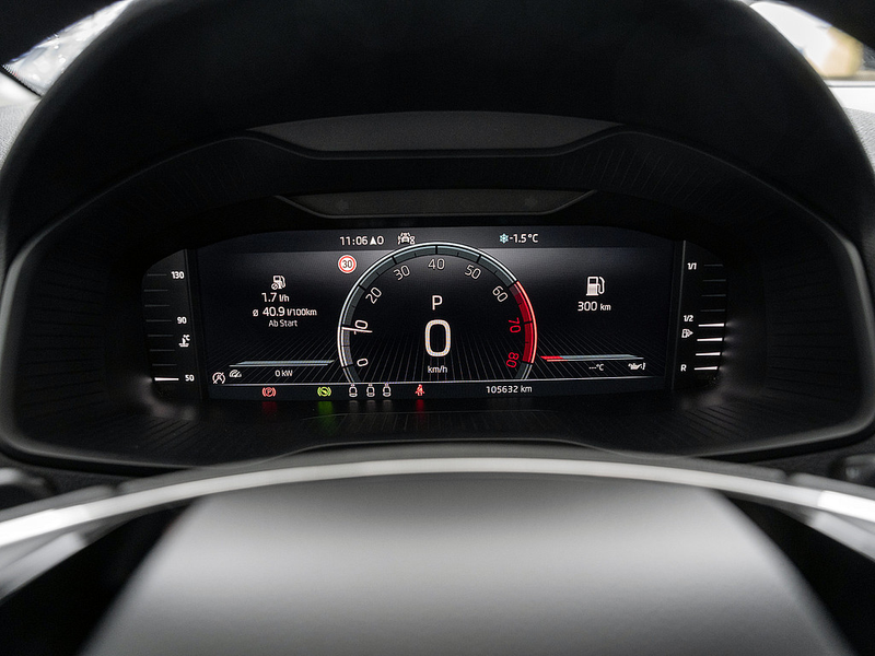 Skoda Karoq 1.5 TSI Tour DSG ACC Navi PDC SHZ DAB — photo 11