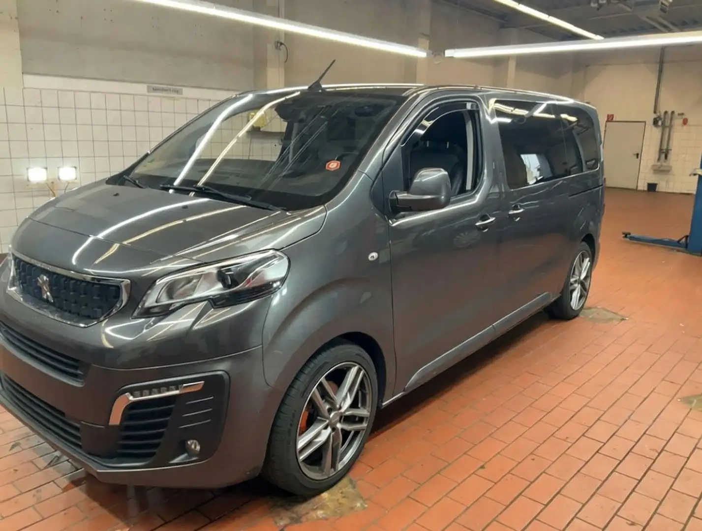 Peugeot Expert Expert 2.0 Blue-HDi Business VIP L2 Grau - 1