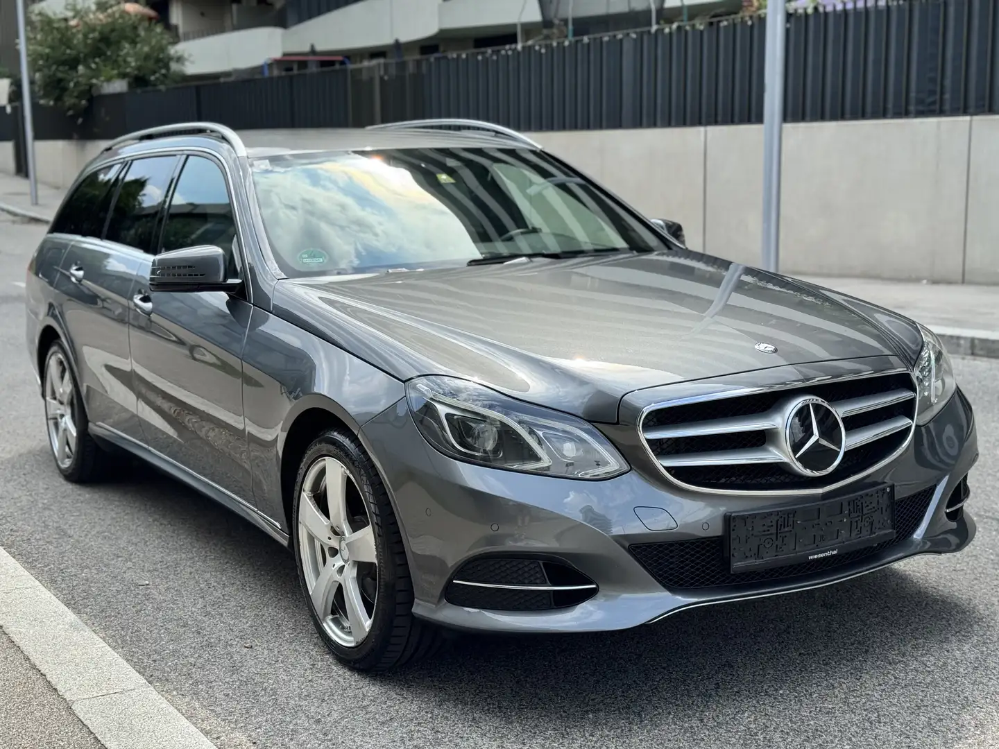 Mercedes-Benz E 250 T BlueTEC 4Matic 7G-TRONIC Avantgarde Grau - 2