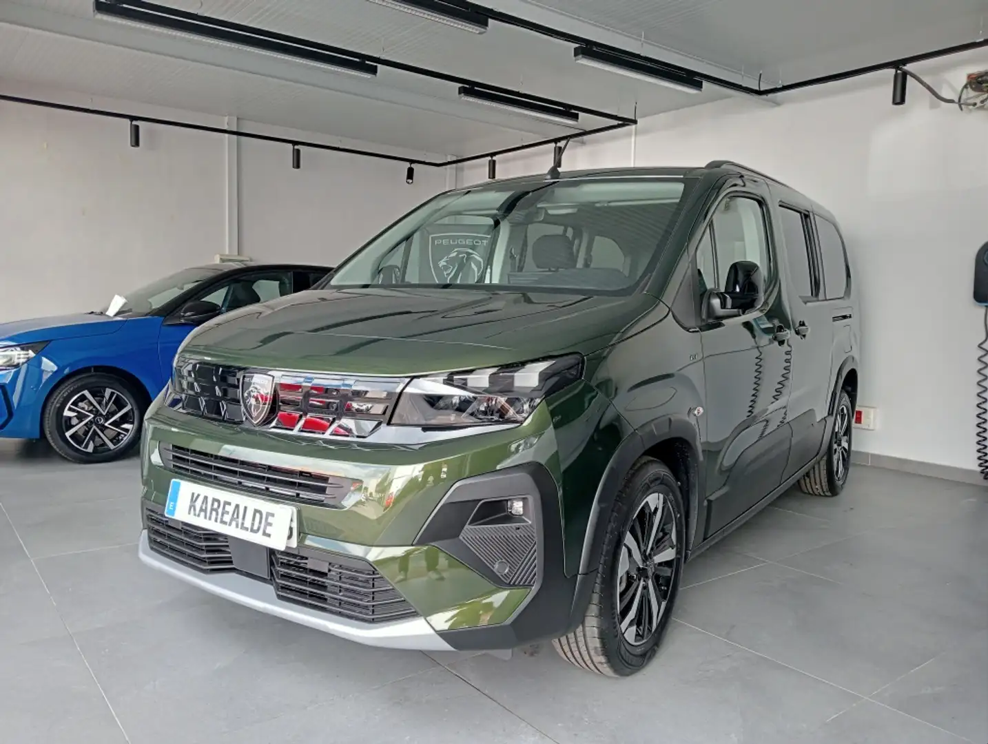 Peugeot Rifter 1.5BlueHDi S&S Long GT 130 EAT8 Grün - 1