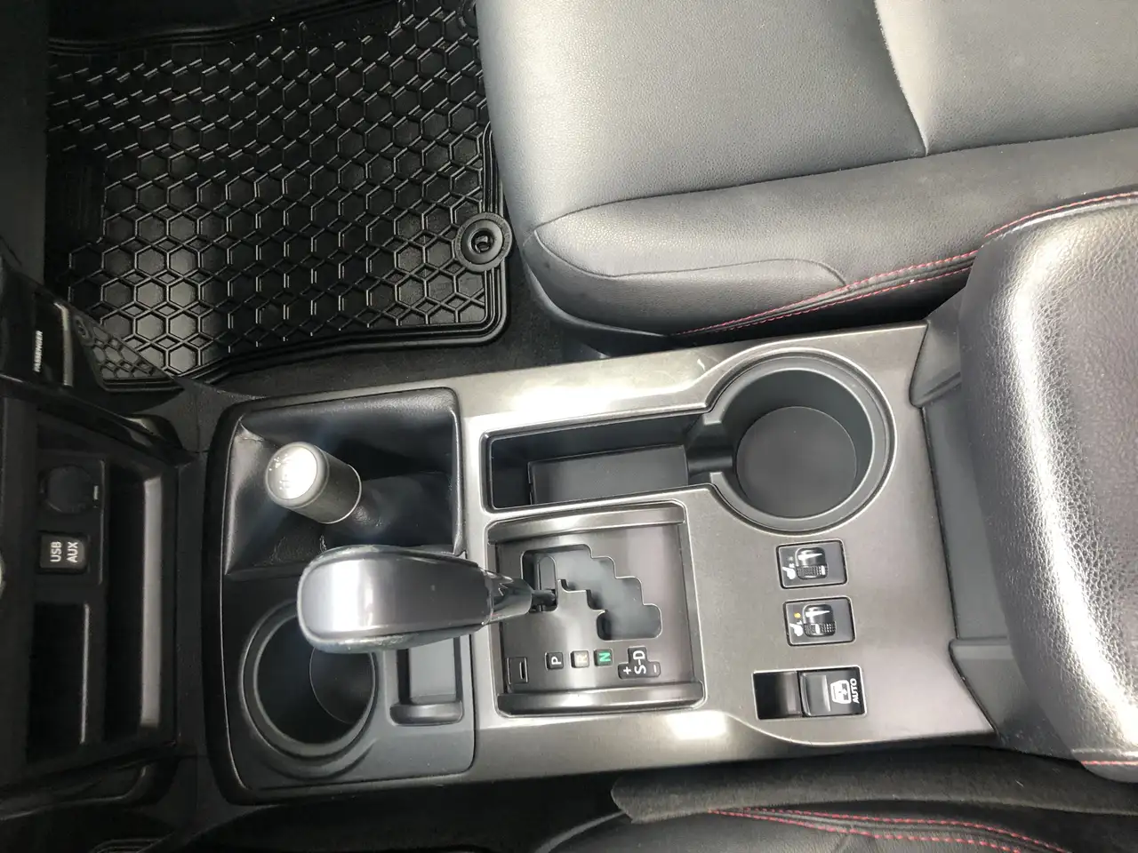 Toyota 4-Runner снимка Toyota 4-Runner
