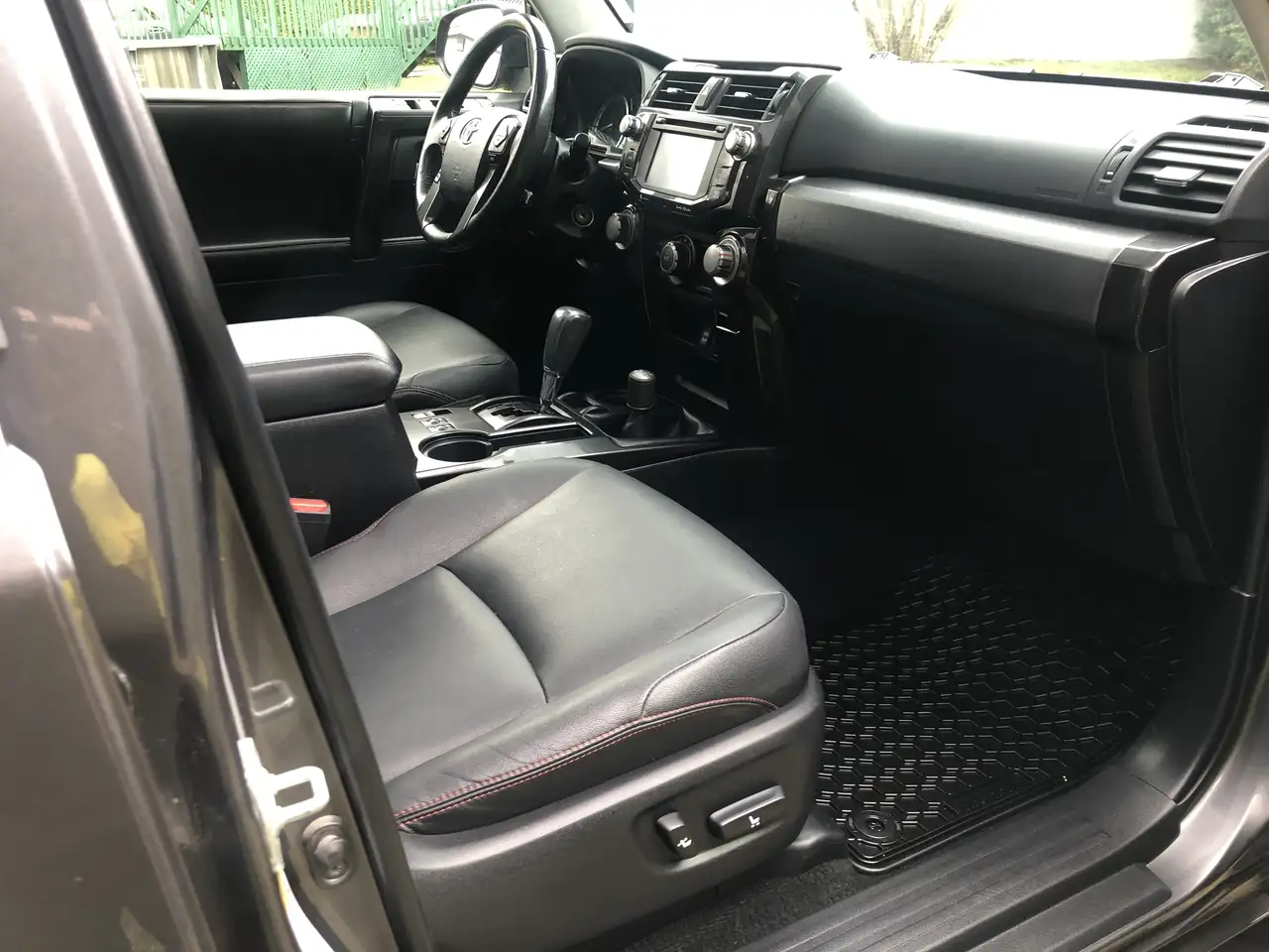 Toyota 4-Runner снимка Toyota 4-Runner
