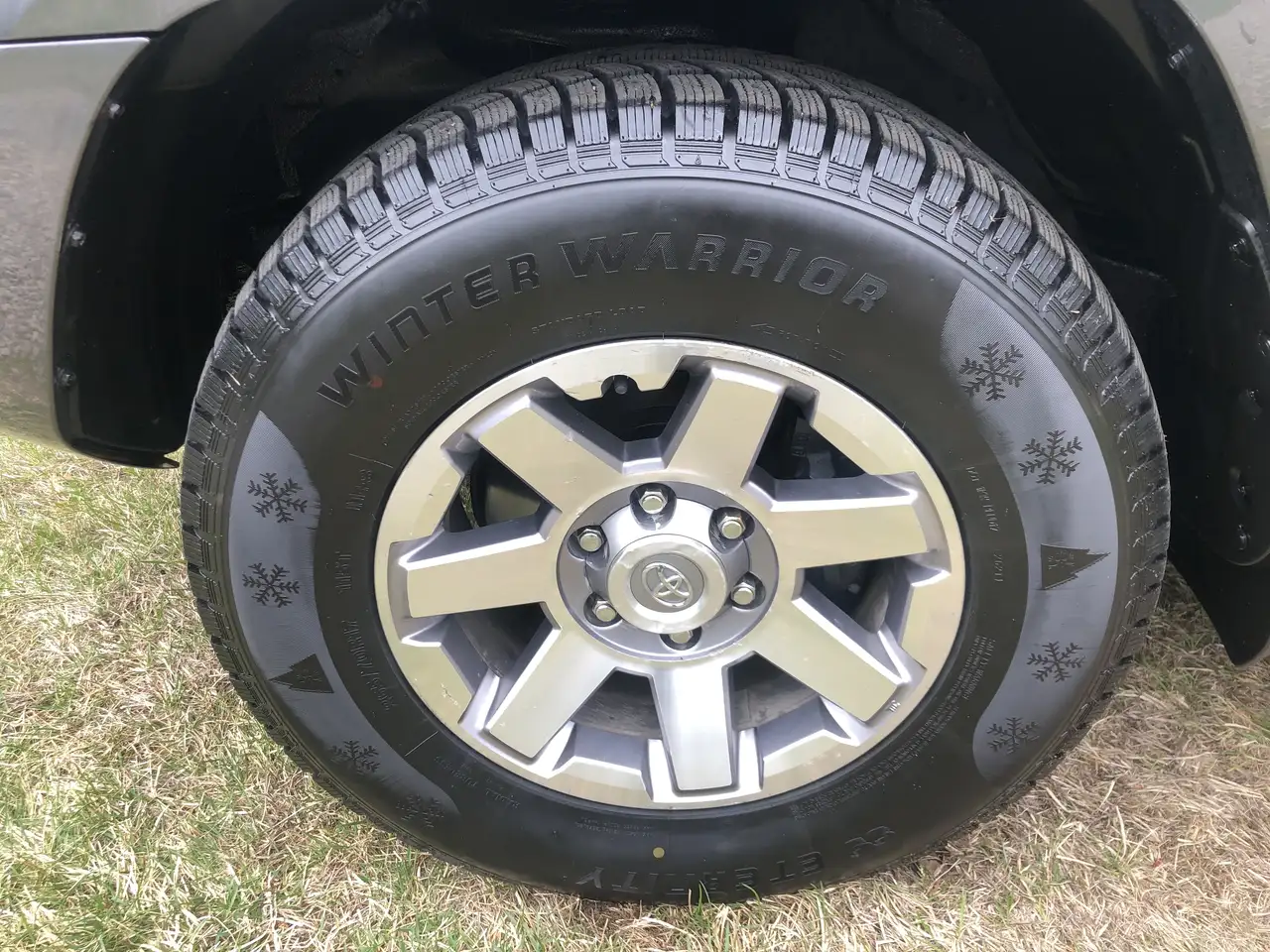 Toyota 4-Runner снимка Toyota 4-Runner