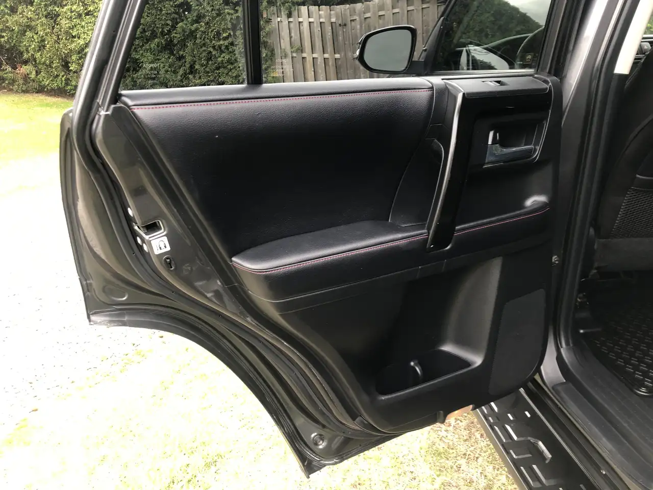 Toyota 4-Runner снимка Toyota 4-Runner