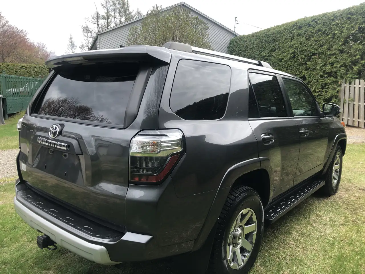 Toyota 4-Runner снимка Toyota 4-Runner
