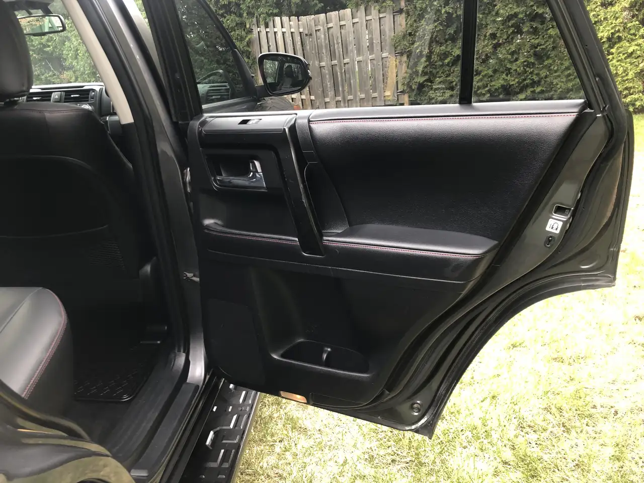 Toyota 4-Runner снимка Toyota 4-Runner