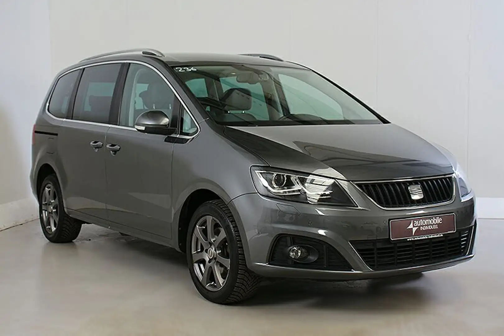 SEAT Alhambra 2.0 TDI DSG Style Navi Xen AHK 7Sitzer Grau - 2