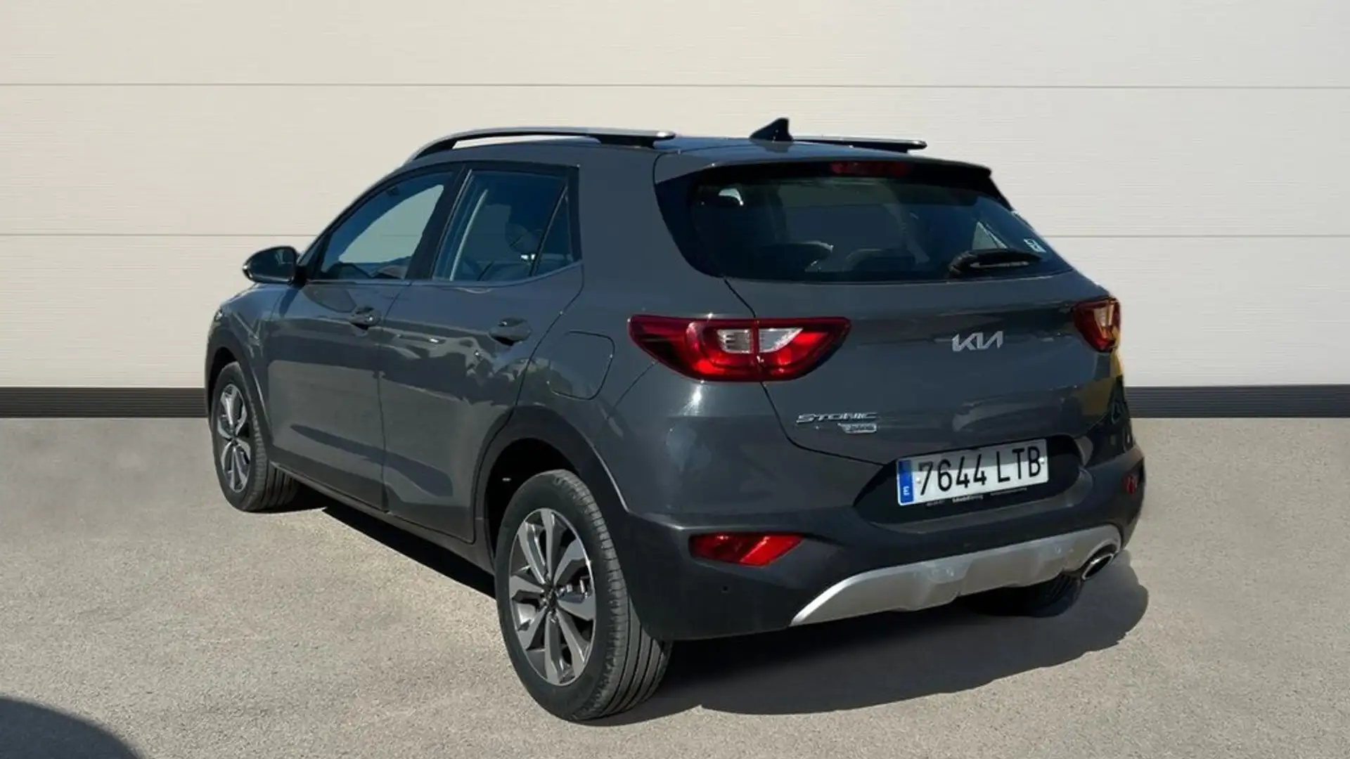 Kia Stonic 1.0 T-GDI 88KW MHEV DRIVE DCT 120 5P Gris - 2