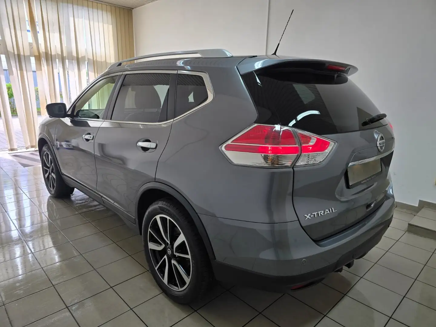 Nissan X-Trail 1.6 Tekna LED Panorama Keyless 360° AHK 19" Grau - 2