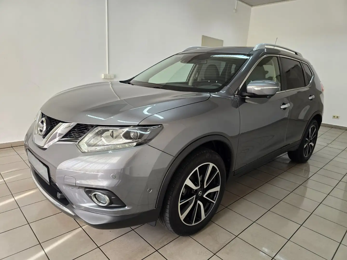 Nissan X-Trail 1.6 Tekna LED Panorama Keyless 360° AHK 19" Grau - 1